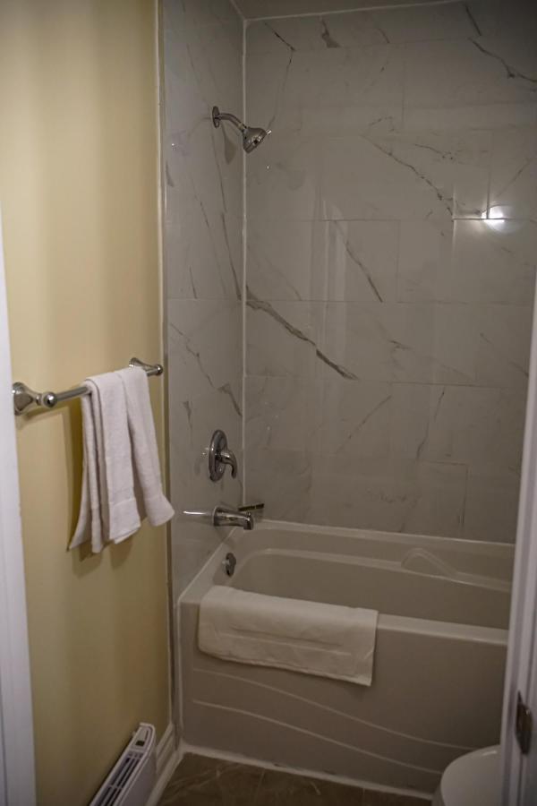 Skyland Motel Inn & Suites ハンツビル エクステリア 写真
